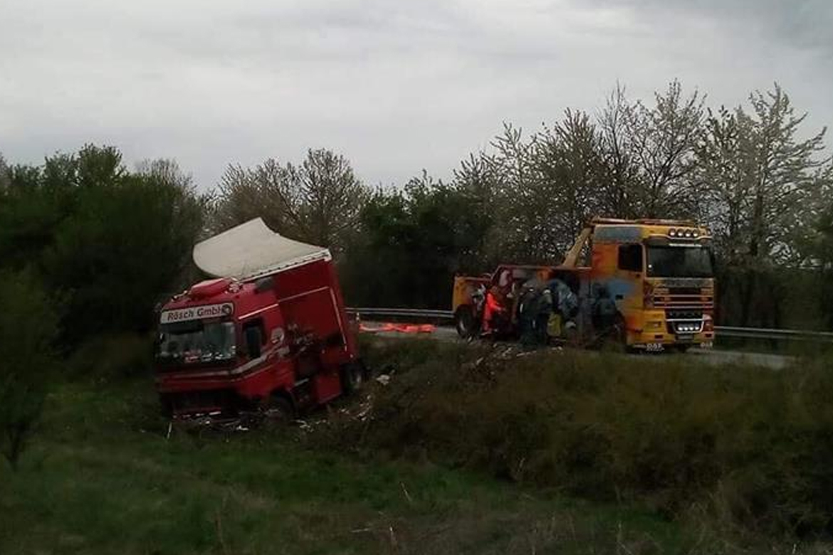 Изтеглен тежкотоварен автомобил