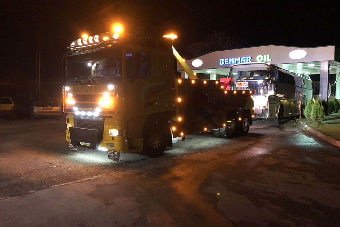 Изтеглен автобус